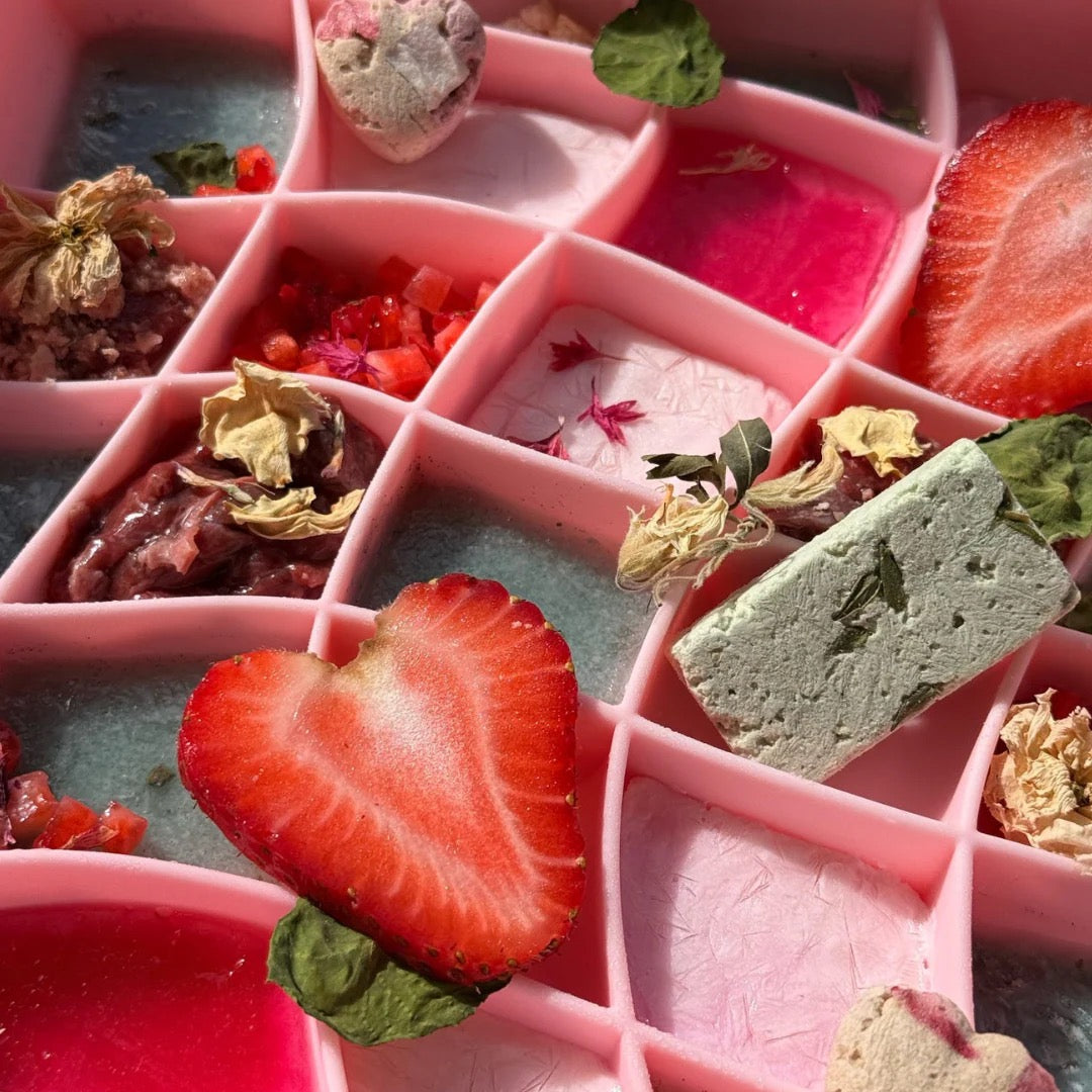 OLLIE B. GOOD wavies slow feeder bowl | strawberry