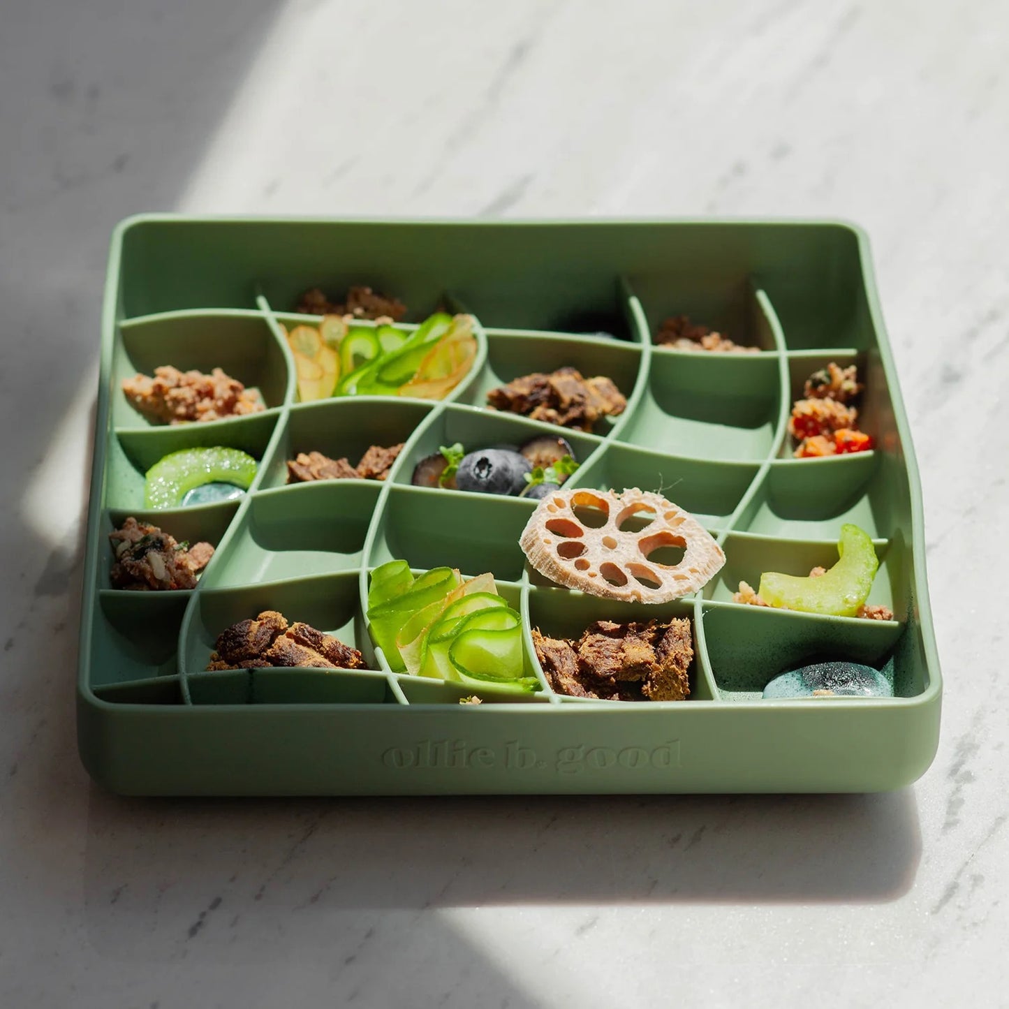 OLLIE B. GOOD wavies slow feeder bowl | artichoke