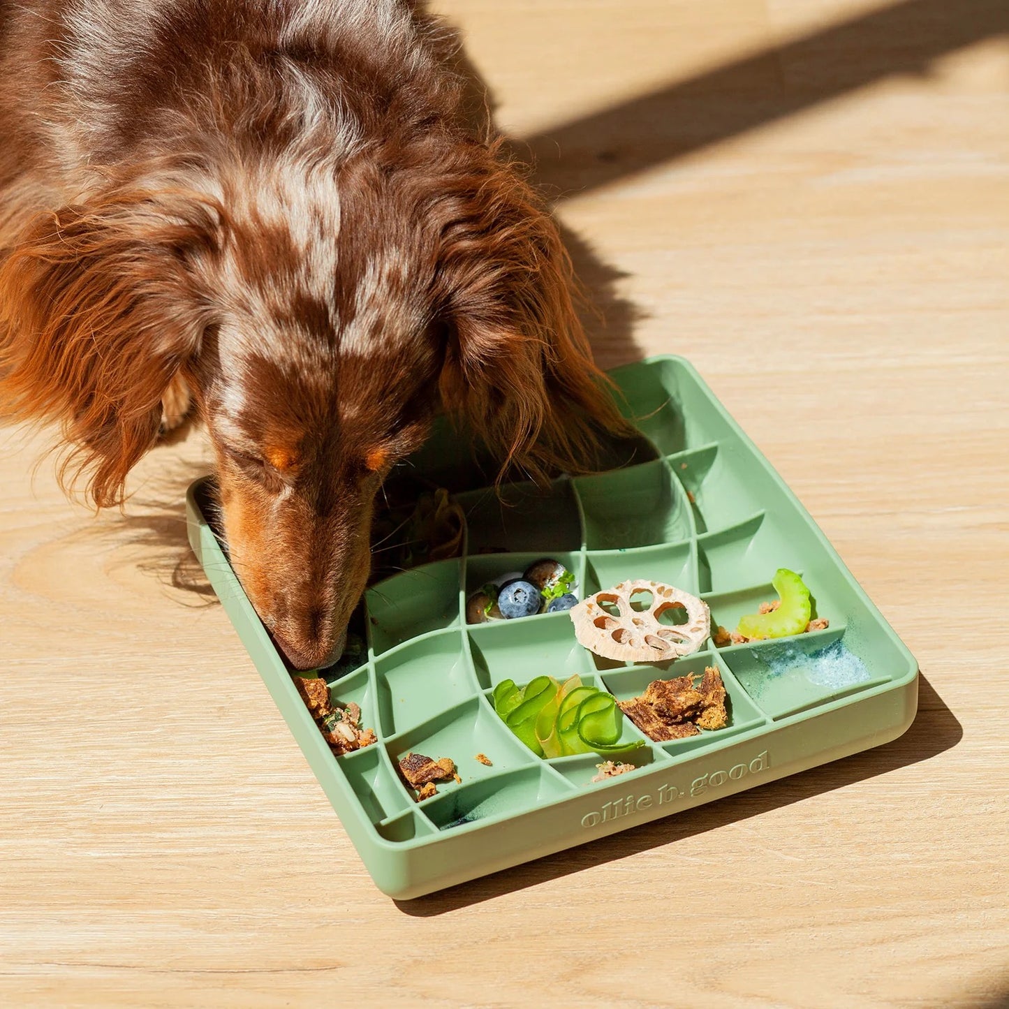 OLLIE B. GOOD wavies slow feeder bowl | artichoke